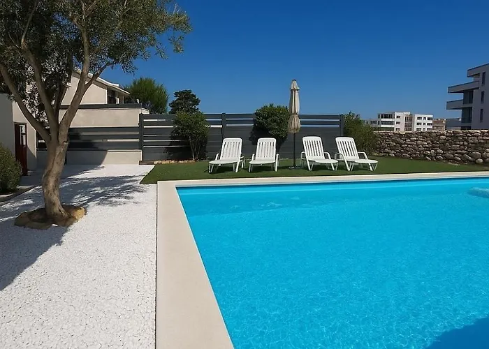 Family-friendly With Swimming Pool Povljana, Pag - 24948 شقة بوفليانا