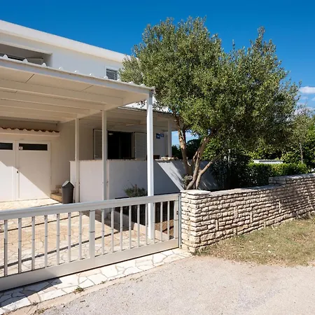 Family-friendly With Swimming Pool Povljana, Pag - 24948 Appartamento
