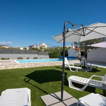 Appartamento Family-friendly With Swimming Pool Povljana, Pag - 24948