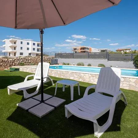 Apartmán Family-friendly With Swimming Pool Povljana, Pag - 24948