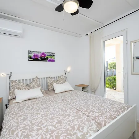 Family-friendly With Swimming Pool Povljana, Pag - 24948 Appartamento Povljana